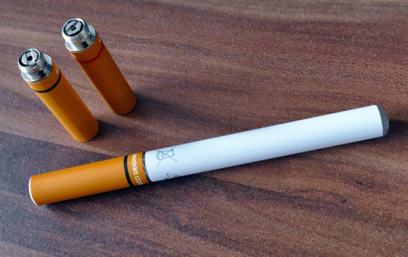 e-cigarette-UTELLE-min_electronic_cigarette_e_cigarette_nicotine_vapor_vaporizer_smoke_tobacco-663282